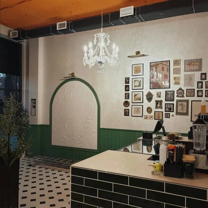Интерьер Balzac Café